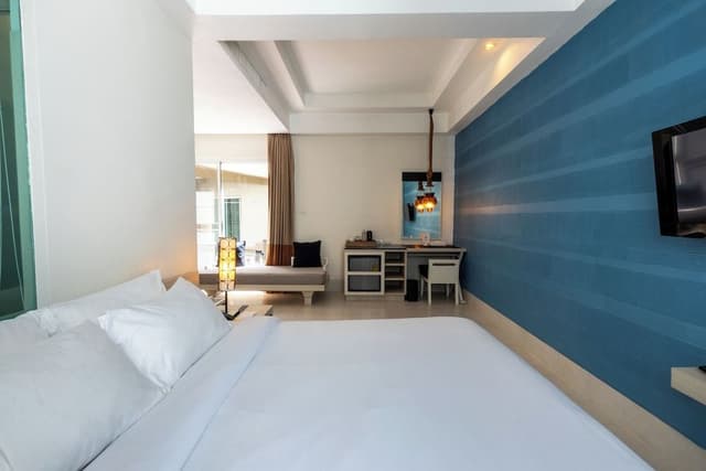 Pool Access Mini Suite Room
