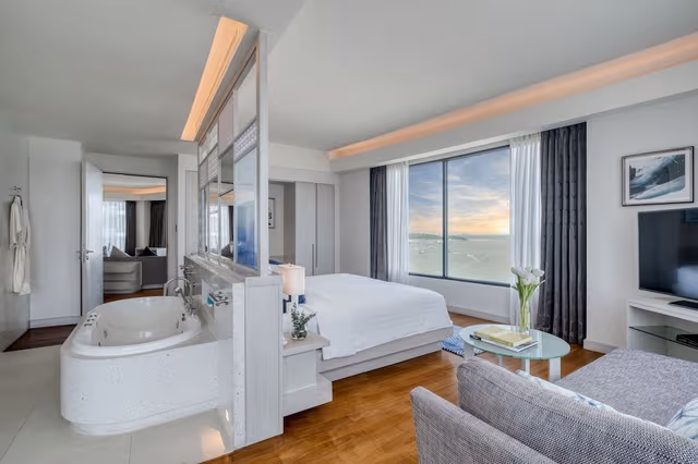 Club Executive Ocean Suite