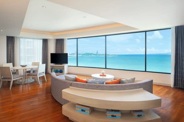 Club Executive Ocean Suite