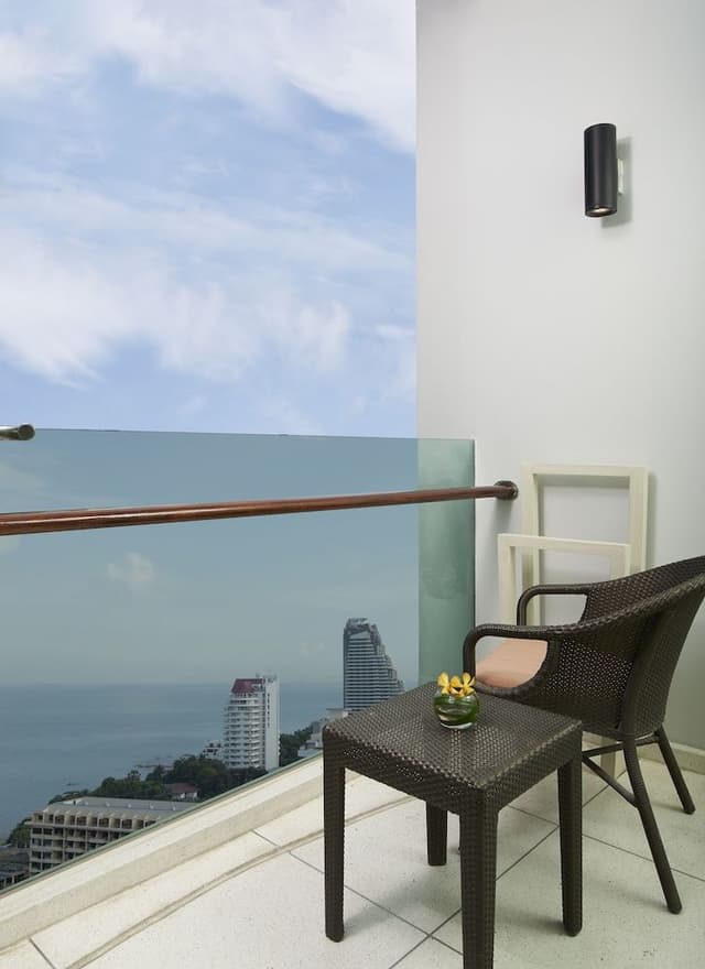 Deluxe Room, 1 King Bed, Ocean View