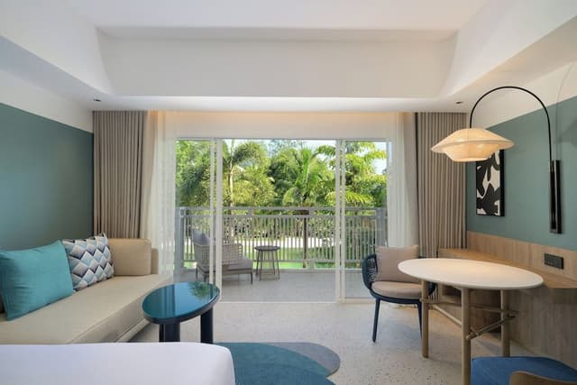 Premium Room, 1 King Bed, Pool View (Deluxe)