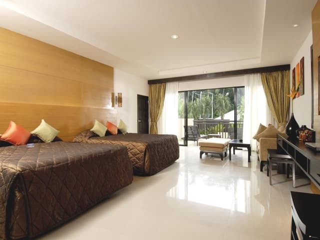 Grand Deluxe Pool View Room