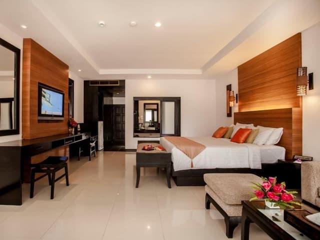 Grand Deluxe Pool View Room