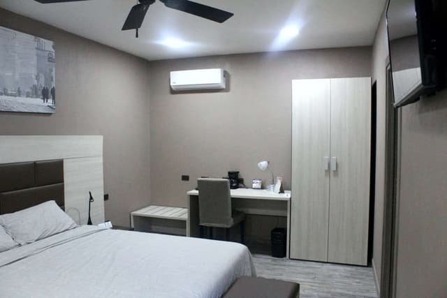 1 King Bed, Non-Smoking, Full Breakfast