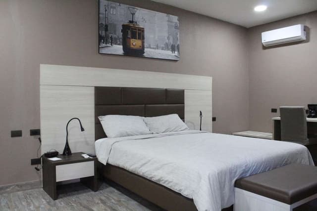1 King Bed, Non-Smoking, Full Breakfast