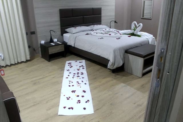 1 King Bed, Non-Smoking, Full Breakfast