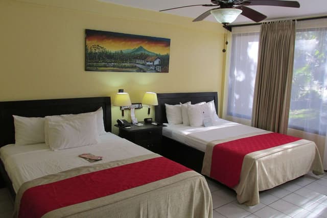 2 Queen Beds, Non-Smoking, Full Breakfast