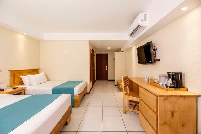 Accessible - 1 Double 1 Single, Mobility Accessible, Roll In Shower, Garden View, All Inclusive(Breakfast Lunch Dinner Snacks), High Speed Internet Access, Non-Smoking