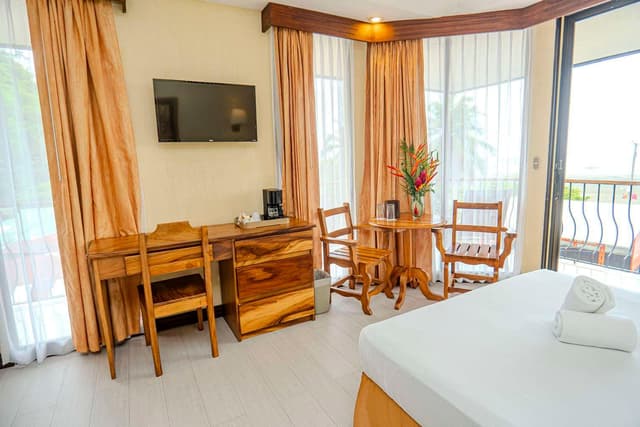 2 Queen Beds, Non-Smoking, Premium Room, Continental Breakfast