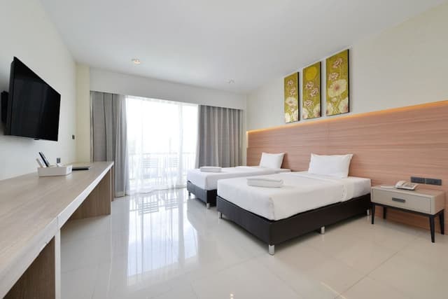 Deluxe Room, Pool View