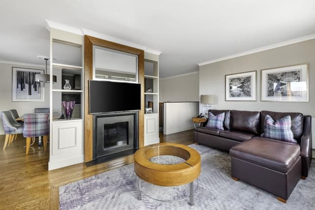 Suite, 2 bedrooms, 1 King, 1 Queen Bed (bi-level with stairs)