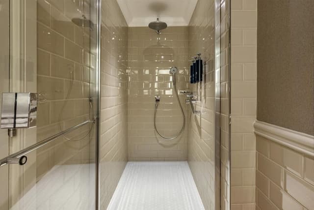 Suite, 2 bedrooms, 1 King, 1 Queen Bed (bi-level with stairs)