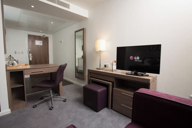 Studio Suite, Kitchen