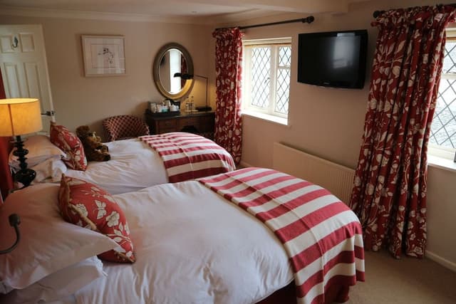 Good Twin Room