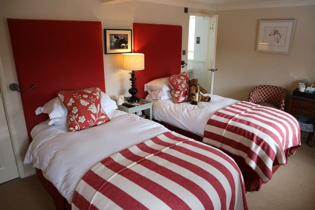 Good Twin Room