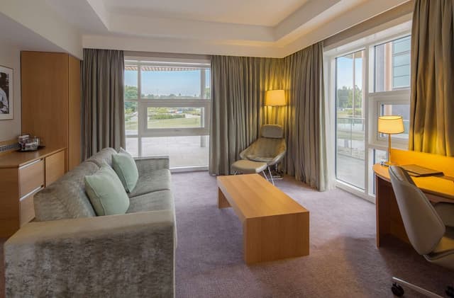 KING JUNIOR SUITE