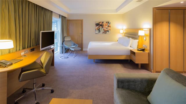 KING JUNIOR SUITE
