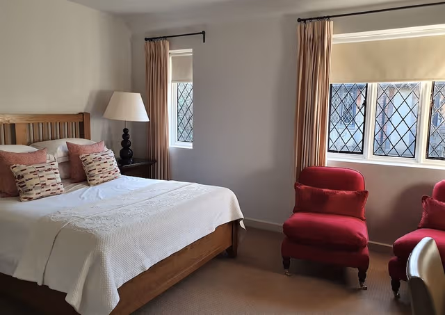 Comfy King Room