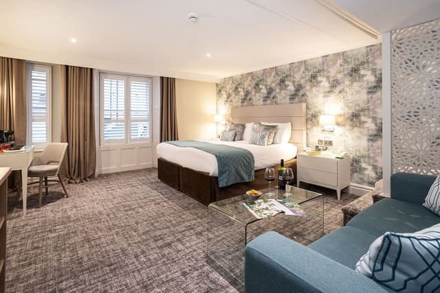 Junior Suite, 1 King Bed with Sofa bed, Non Smoking (with Sofabed)