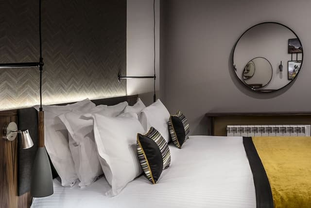 Suite, 1 King Bed, Non Smoking, Refrigerator