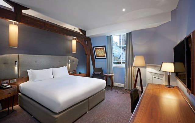 KING DELUXE ROOM