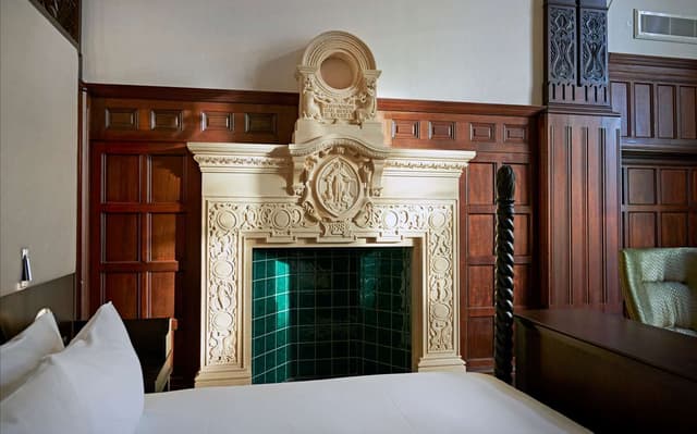 PRESIDENTIAL SUITE