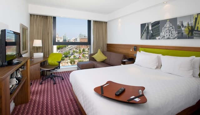 QUEEN ROOM WITH ALBERT DOCK VIEW AND SOFA BED