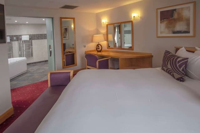 Executive Suite, 1 King Bed, Non Smoking, Jetted Tub