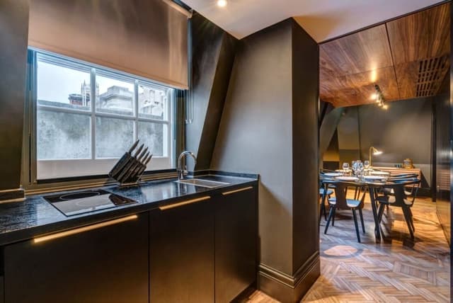 Signature Suite, 2 Bedrooms, Kitchenette with Club Lounge Access