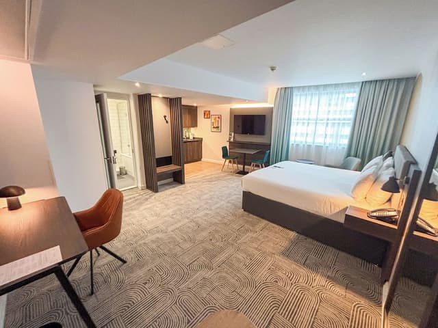 Suite, 1 King Bed, Kitchenette