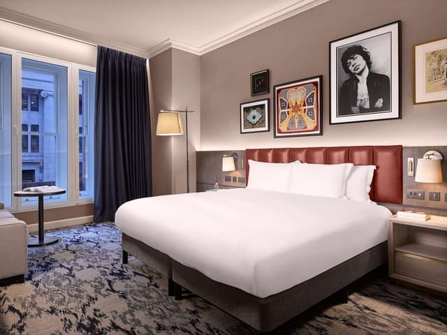 ST JAMES PREMIUM KING ROOM
