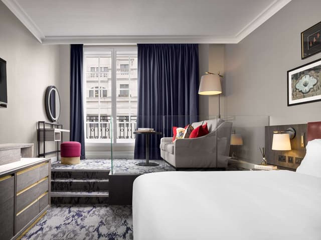 ST JAMES PREMIUM KING ROOM