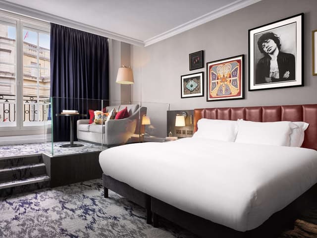 ST. JAMES KING ROOM