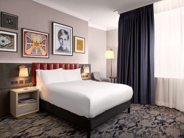 TRAFALGAR QUEEN ROOM
