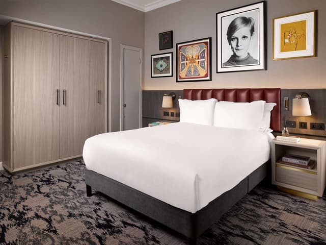 TRAFALGAR QUEEN ROOM