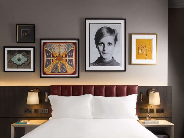 TRAFALGAR QUEEN ROOM