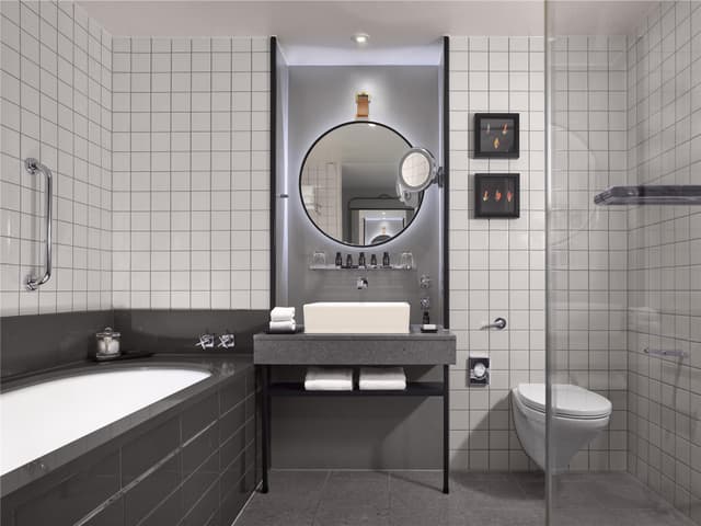 ST JAMES PREMIUM KING ROOM