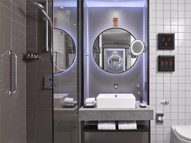 TRAFALGAR QUEEN ROOM