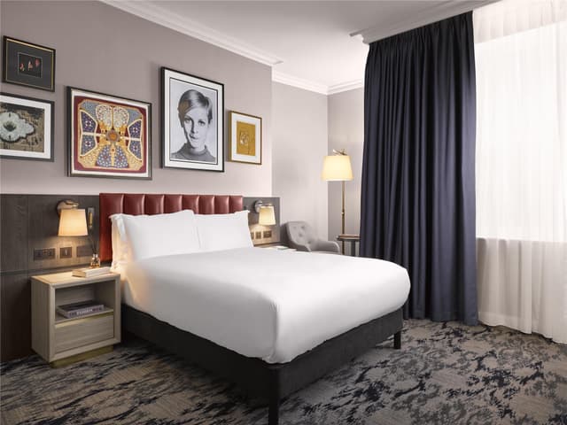 TRAFALGAR QUEEN ROOM