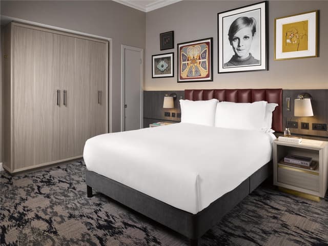 TRAFALGAR QUEEN ROOM