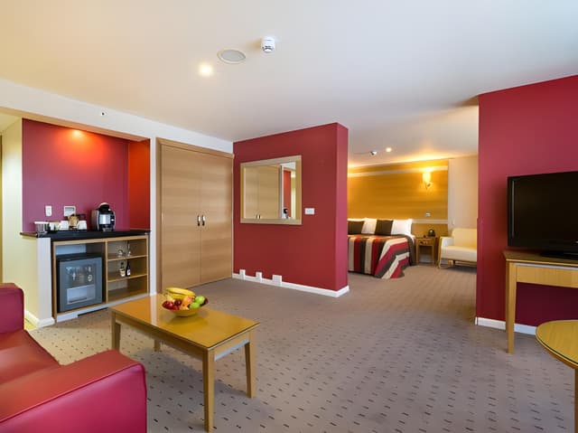 Junior Suite Pitch Facing