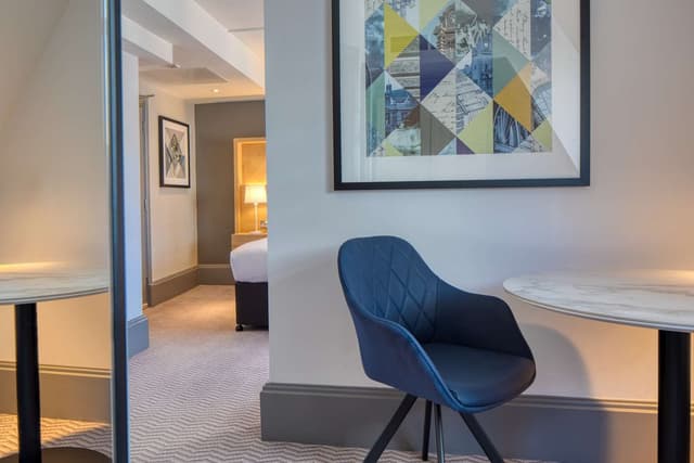KING DELUXE ROOM