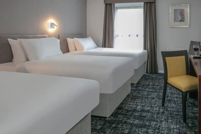 Superior Room, 3 Twin Beds, Non Smoking (Walk-in Shower)