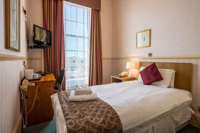 Single Room, Sea View