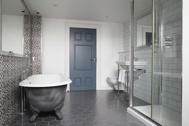 KNAVESMIRE ATTIC SUITE