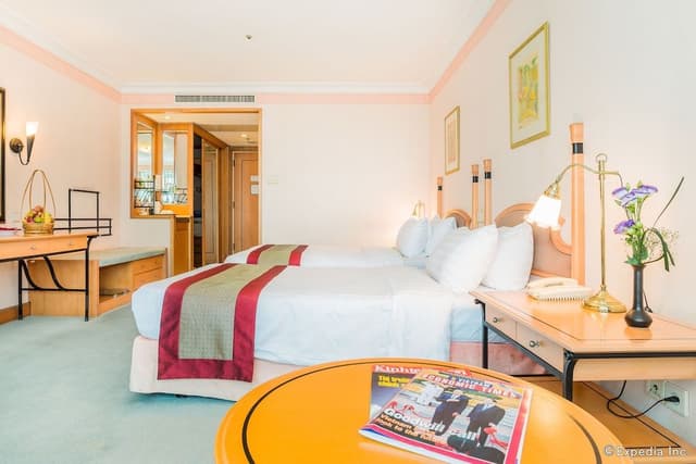 Deluxe Room King Bed