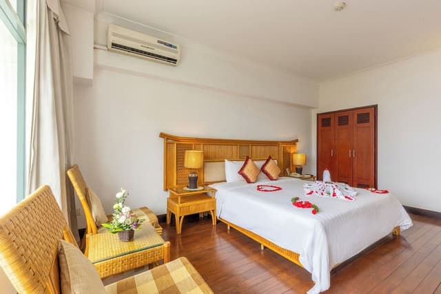 Deluxe Room, Lake View