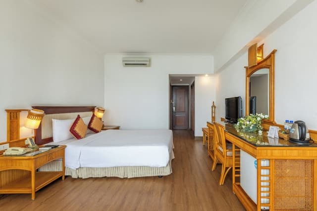 Deluxe Room, Lake View