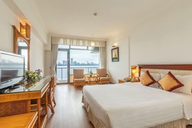 Deluxe Room, Lake View
