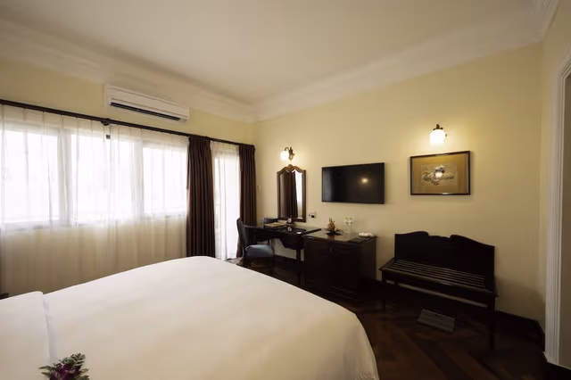 Century Deluxe City View Double (Breakfast included)